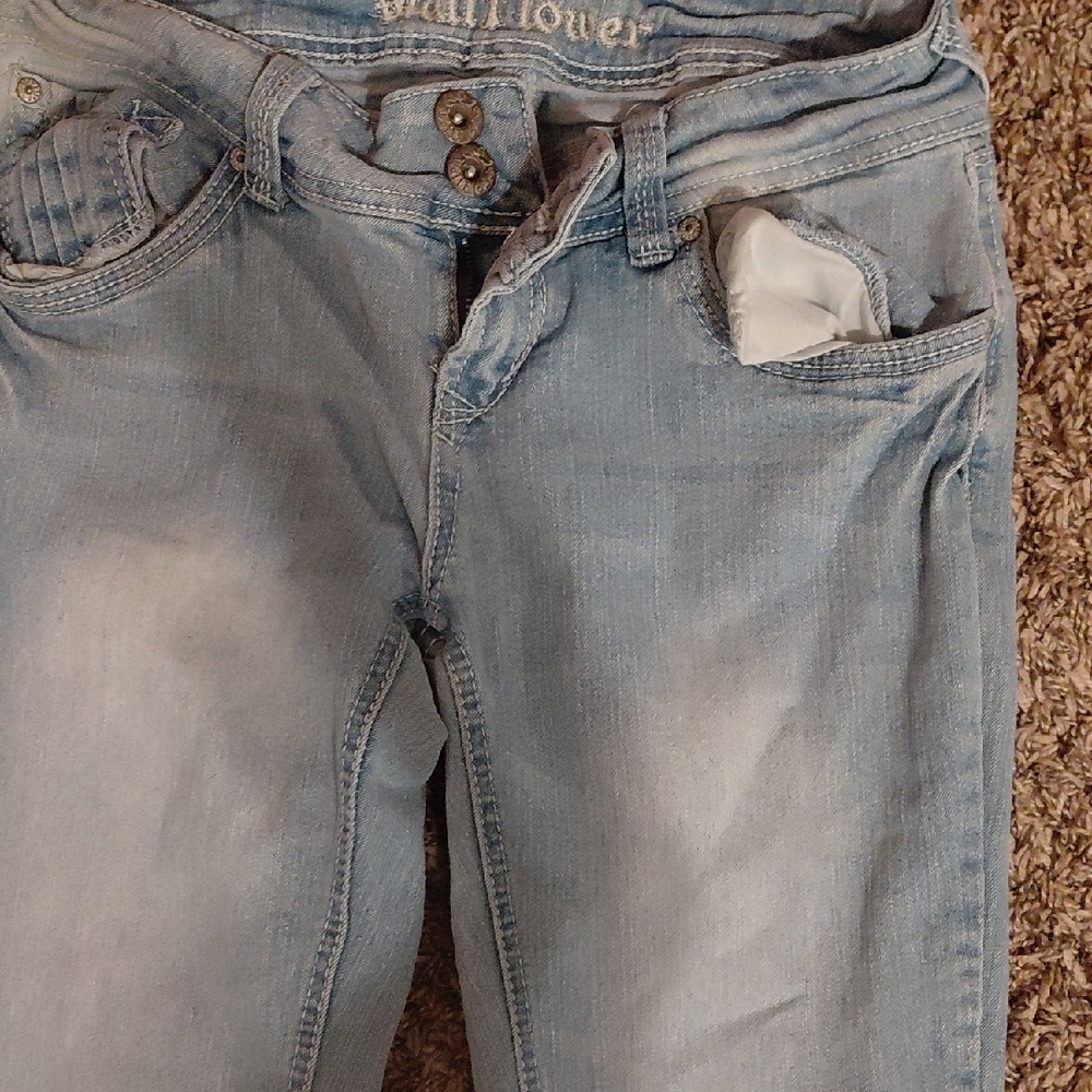 Wallflower Women's Faded Blue Jeans